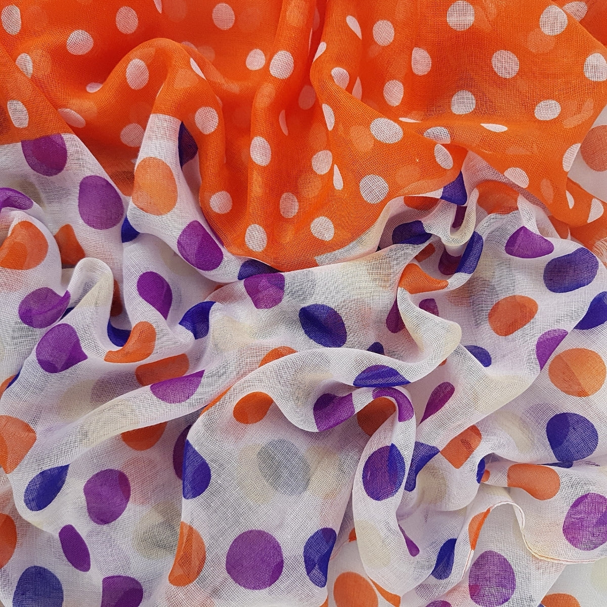 Bufanda Isaac Mizrahi Polka Dot Naranja Con Pepas Colores (Azul, Morada, Naranja) Icl4921P27