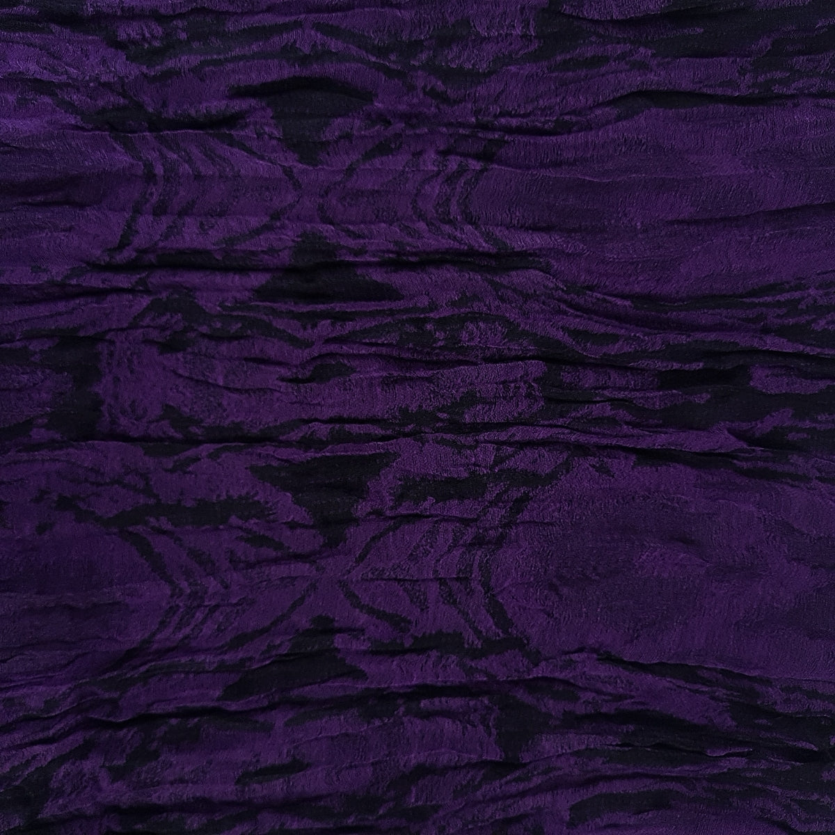 Bufanda Guess Con Diseño Negro Y Morado Fy452