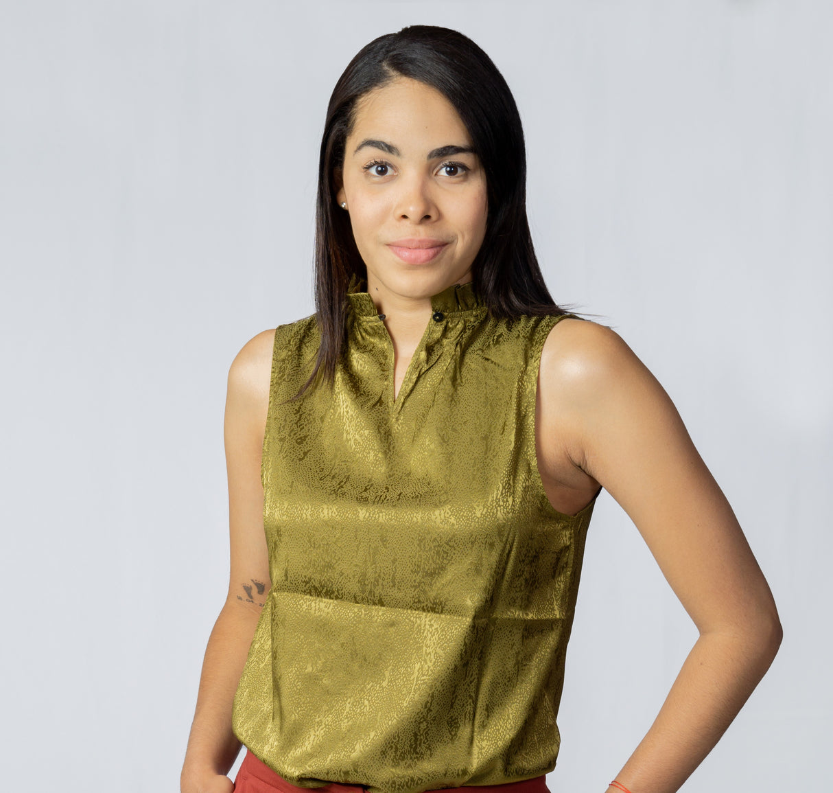 Blusa Femenina de Algodón con Cuello Cerrado PL 100