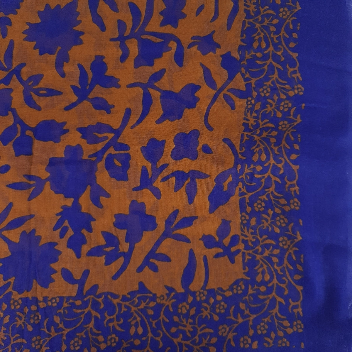 Bufanda Isaac Mizrahi Floral Mix Azul Y Marron Icl4920P24
