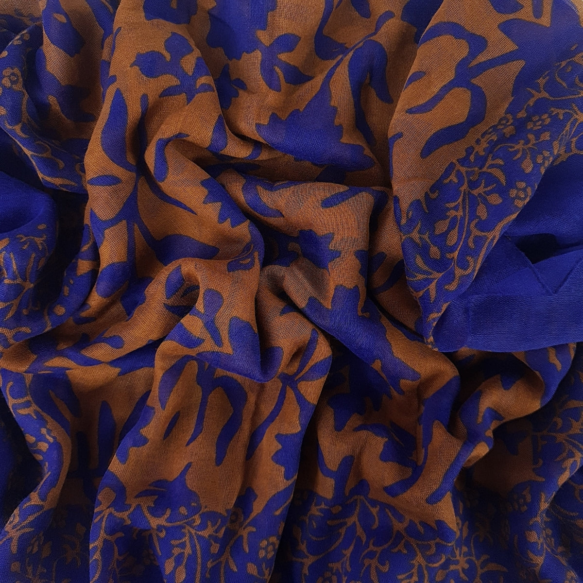 Bufanda Isaac Mizrahi Floral Mix Azul Y Marron Icl4920P24