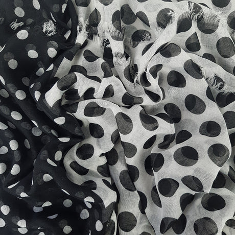 Bufanda Isaac Mizrahi Polka Dot Negro Con Pepas Blancas Icl4921P01