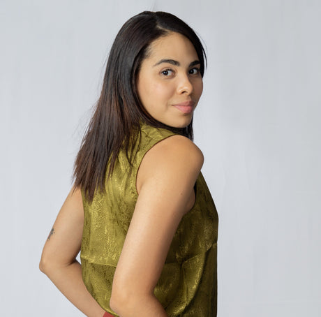 Blusa Femenina de Algodón con Cuello Cerrado PL 100
